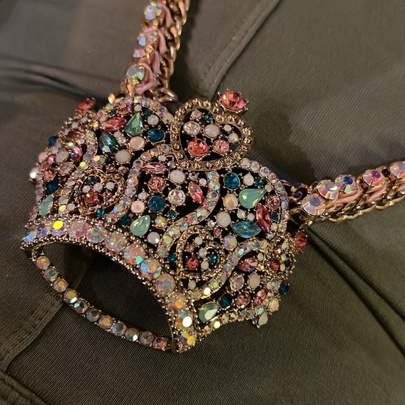 Super RARE Betsey Johnson Crown Jeweled Statement Collar Necklace NWT - Picture 2 of 4